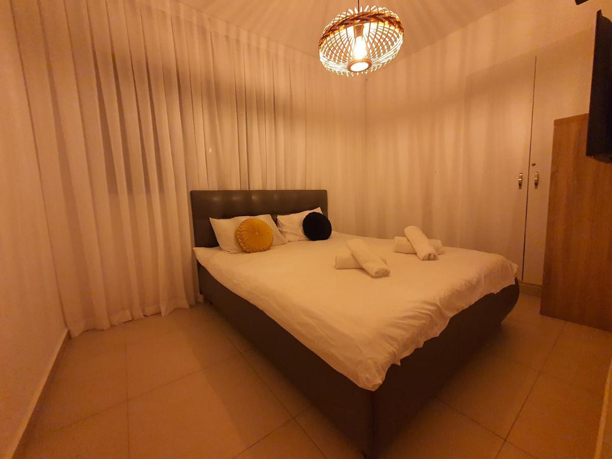 Barak Royal Suites 52 Garden - חמש דקות מהים ומהטיילת 埃拉特 外观 照片